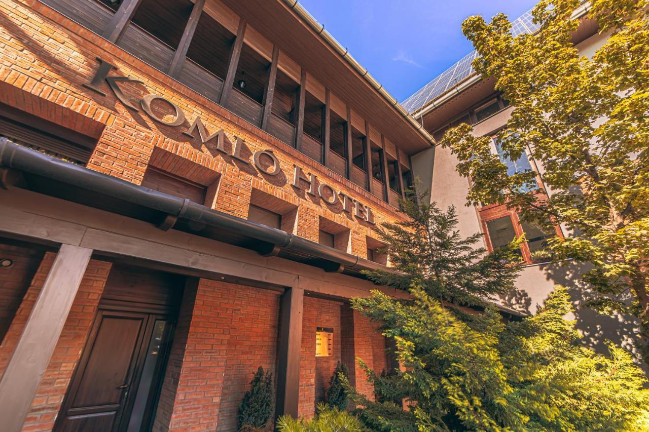 Komlo Hotel גיולה מראה חיצוני תמונה