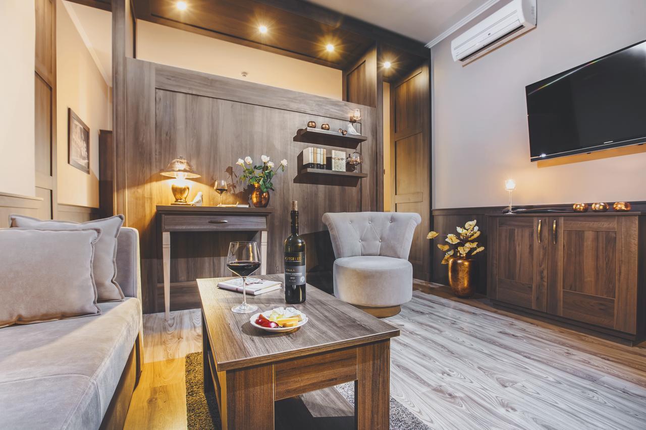 Komlo Hotel גיולה מראה חיצוני תמונה